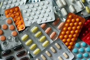 Se busca asegurar que los pacientes no reciban tratamientos que puedan estar comprometidos en su seguridad.