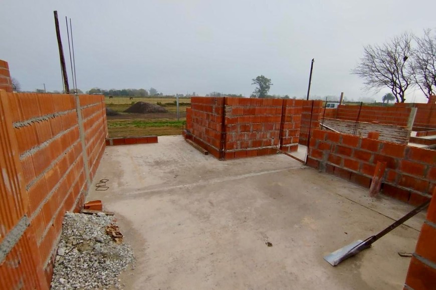 Los trabajos para la terminación de las 16 viviendas en Salto Grande cuentan con un presupuesto oficial de $1.430 millones y un plazo de ejecución de 8 meses.