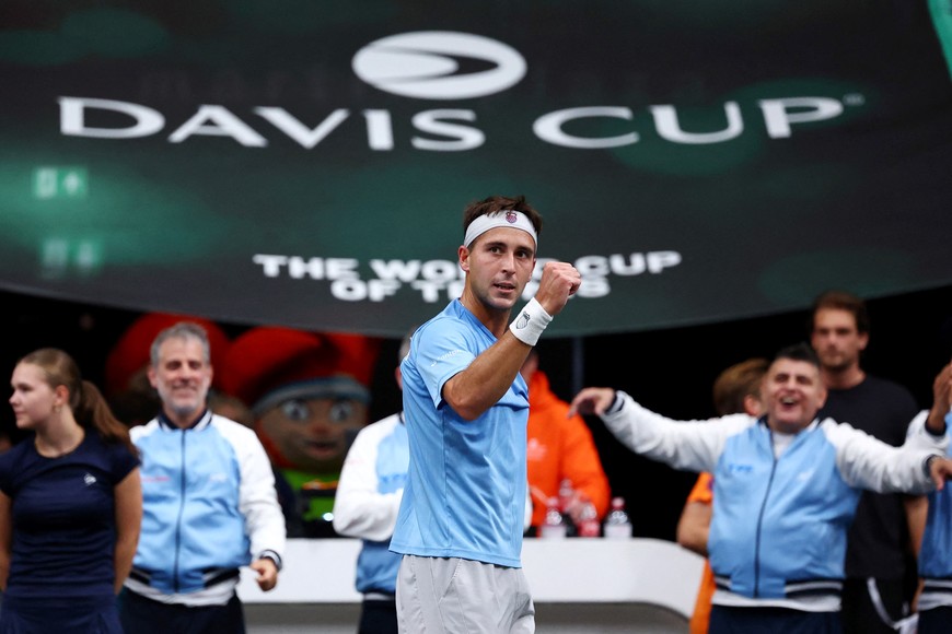 Tennis - Davis Cup - Qualifiers - Second Round - Netherlands v Argentina - MartiniPlaza, Groningen, Netherlands - September 12, 2025
Argentina's Tomas Martin Etcheverry celebrates winning his singles match against Netherlands' Jesper De Jong REUTERS/Piroschka Van De Wouw