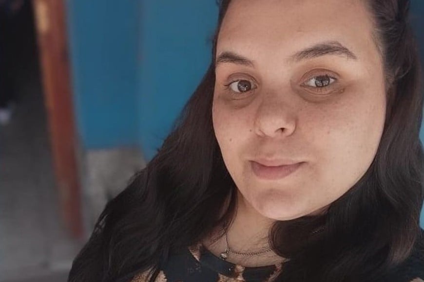 Su madre, Melani Becerra, recurrió a las redes sociales para visibilizar el caso de su hijo y poder encontrar ayuda científica. Foto: Gentileza.