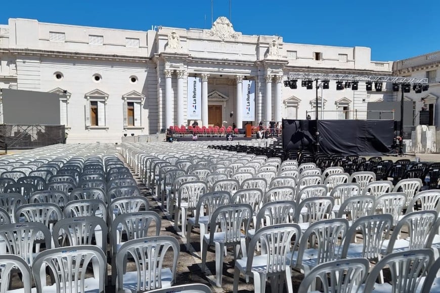 Así se prepara la Legislatura para el acto de jura de la nueva Constitución de Santa Fe. Foto: Gustavo Ocampo
