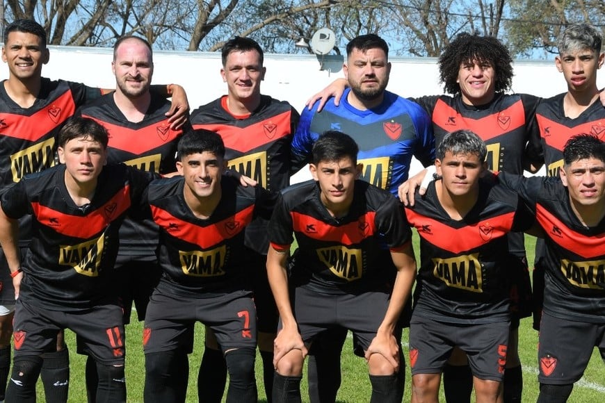 Newell's Old Boys. Triunfo ante Colón de SF. Hubo grandes festejos por parte de los jugadores de barrio Roma. Crédito: Luis Cetraro.