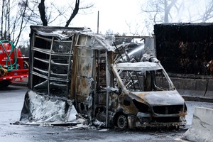 (250910) -- CIUDAD DE MEXICO, 10 septiembre, 2025 (Xinhua) -- Una camioneta afectada es vista en el sitio donde se registró la volcadura y explosión de una pipa de gas LP (licuado de petróleo), en la Ciudad de México, capital de México, el 10 de septiembre de 2025. Al menos 57 personas lesionadas, 19 de ellas en estado de gravedad, es el saldo preliminar de un incendio derivado de la volcadura y explosión de una pipa de gas LP en el oriente de la Ciudad de México el miércoles, informaron autoridades locales. (Xinhua/Francisco Cañedo) (fc) (vf) (ce)