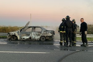 Bomberos Zapadores de Santo Tomé trabajaron varios minutos para sofocar las llamas.