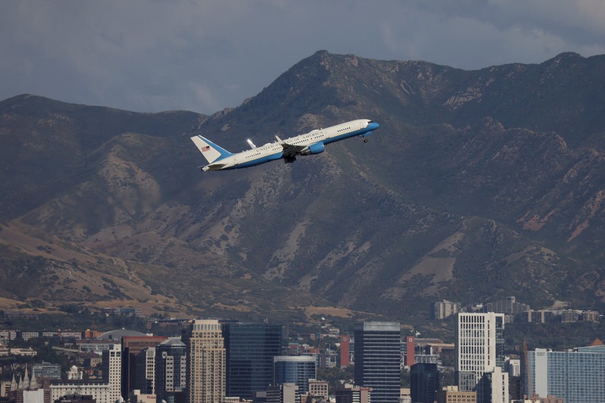 Air Force Two, carrying U.S. Vice President JD Vance and escorting the body of slain conservative activist Charlie Kirk, takes off from Salt Lake City, Utah, one day after Kirk was fatally shot during an event at Utah Valley University, September 11, 2025. REUTERS/Jim Urquhart