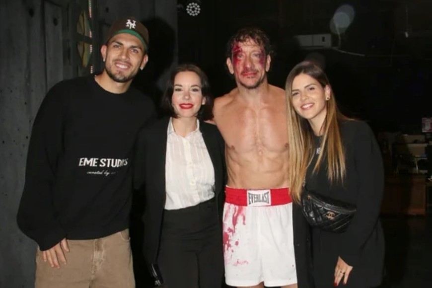 Paredes y Galante disfrutaron juntos de la obra “Rocky” en el teatro de la ciudad.