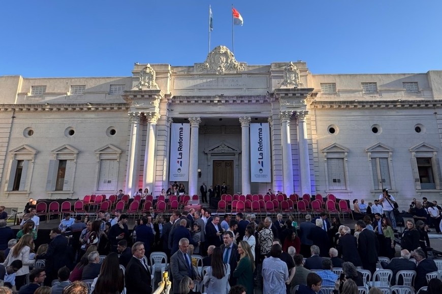 La actividad se trasladó a la explanada para el acto público de promulgación. Crédito: Delfina Nicola.