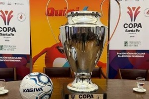 El trofeo de la Copa Santa Fe de fútbol.