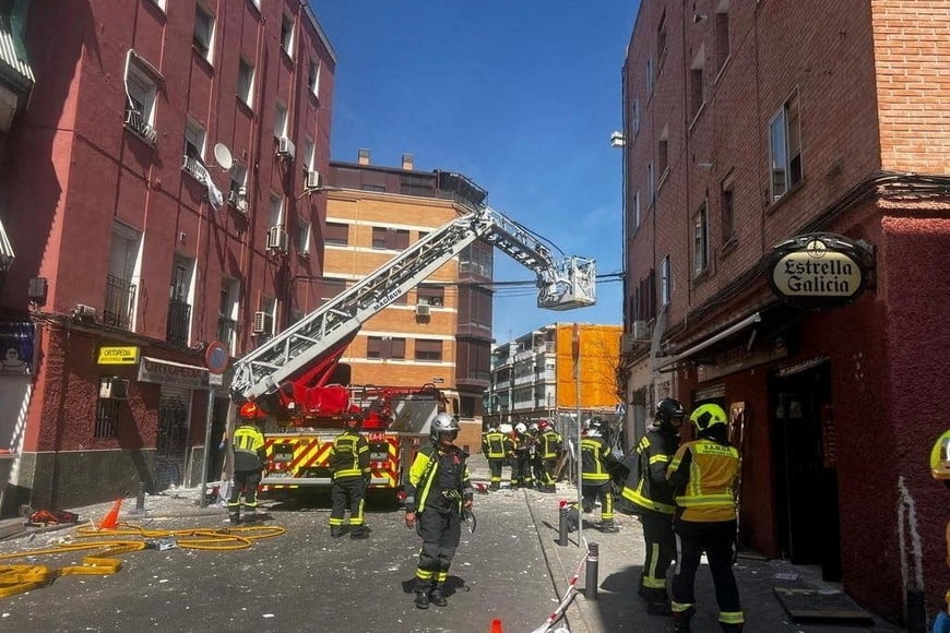 Firefighters work at the site after an explosion in a cafe injured at least 21 people, three of them seriously, according to emergency services, in Madrid, Spain September 13, 2025. Madrid Emergency Services, Handout via REUTERS. THIS IMAGE HAS BEEN SUPPLIED BY A THIRD PARTY. MANDATORY CREDIT. NO RESALES. NO ARCHIVES.