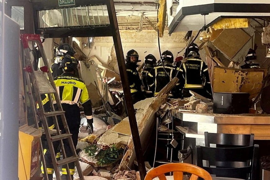 Firefighters work at the site after an explosion in a cafe injured at least 21 people, three of them seriously, according to emergency services, in Madrid, Spain September 13, 2025. Madrid Emergency Services, Handout via REUTERS. THIS IMAGE HAS BEEN SUPPLIED BY A THIRD PARTY. MANDATORY CREDIT. NO RESALES. NO ARCHIVES.