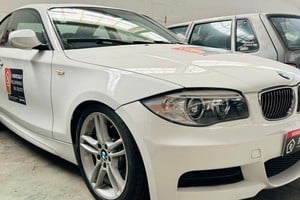 Autos de lujo y camionetas de hasta $ 80.000.000: exhibieron en la Costanera los vehículos que serán subastados este jueves - Image 3