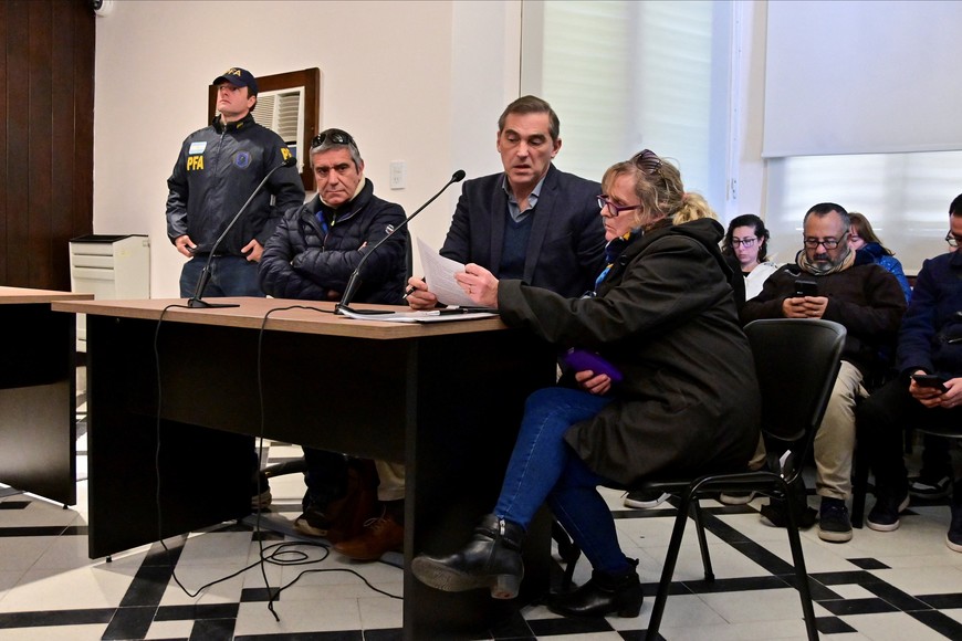 Patricia Kadgien, daughter of a former Nazi official, and her husband, Juan Carlos Cortegoso attend a hearing on charges of concealment and obstruction of justice, after authorities recovered a portrait of Contessa Colleoni by Italian artist Giuseppe Ghislandi, an iconic painting stolen decades ago by the Nazis, in Mar del Plata, Argentina, September 4, 2025. REUTERS/Jose Scalzo