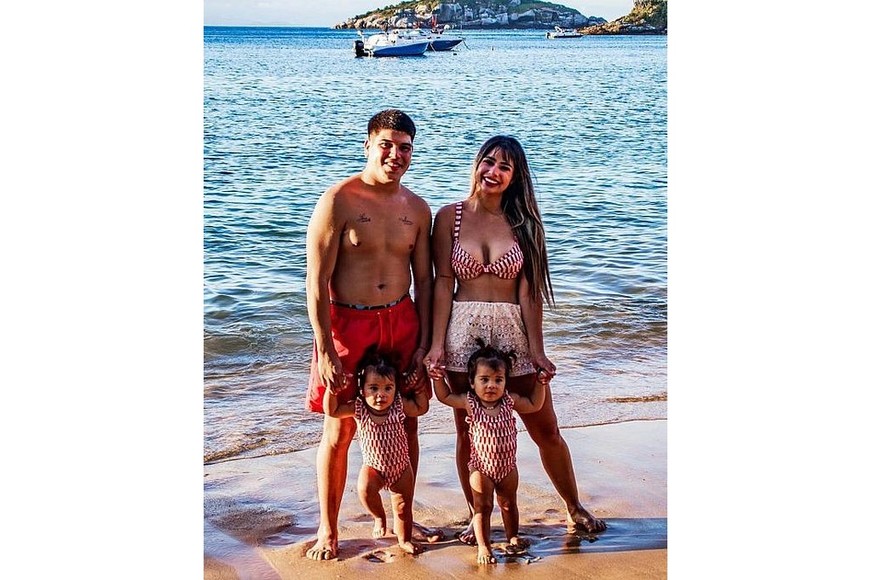 Daniela y Thiago Medina son padres de dos mellizas, llamadas Aime y Laia.