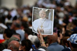 Fieles y comunidades peruanas celebraron en Roma el aniversario del pontificado de León XIV. Fotos: Vatican News