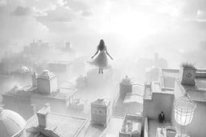 "No sé si empiezo o si concluyo; tal vez ese verbo, al fin, sea el mismo con dos acentos distintos. Sé, sí, que estoy bien. Es un bienestar sin euforia, un asentimiento que no pide testigos. Me sigo sintiendo el emperador solar. El aire, en respuesta, me sostiene como si supiera mi nombre y me lo devolviera con una pronunciación más justa".