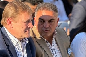 Guillermo Cornaglia y Cristian Hoffmann, durante el acto de jura de la Constitución.