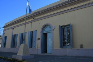 El antiguo edificio de calle Avellaneda 3211, donado para la Escuela Industrial de Señoritas, sigue siendo la sede de la institución. Crédito: Luis Cetraro