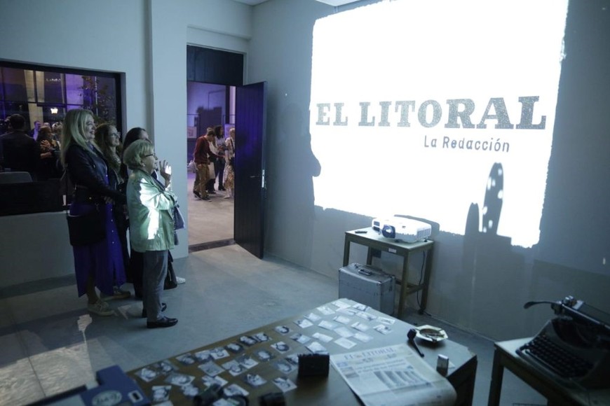 El público disfrutó de una experiencia museológica que unió periodismo, arte e historia santafesina. Foto: Matias Pintos