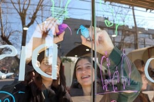 El éxito del programa Viví la UCSF no se mide solo en números, sino también en los vínculos que se construyen. A lo largo de estos diez años, miles de jóvenes y familias encontraron en la UCSF un espacio de contención, orientación y pertenencia. Gentileza UCSF