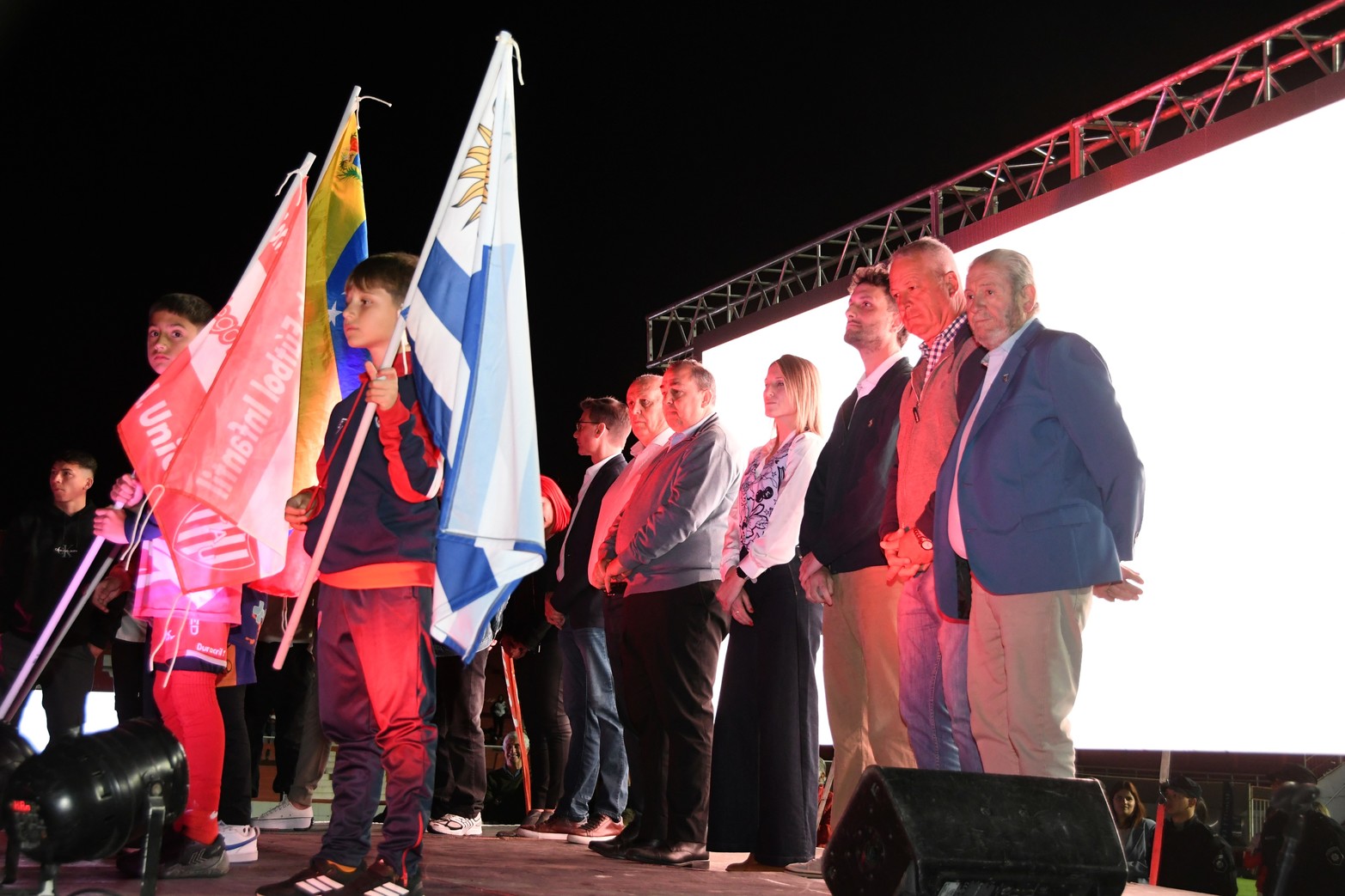 Unión Torneo Internacional de Fútbol Infantil Diego Barisone . Las delegaciones pasaron por el 15 de abril