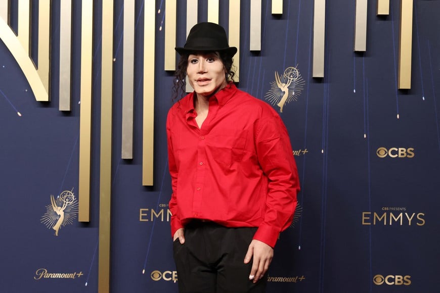 Kori King, who is dressed like Michael Jackson, poses on the red carpet at the 77th Primetime Emmy Awards in Los Angeles, California, U.S., September 14, 2025. REUTERS/David Swanson