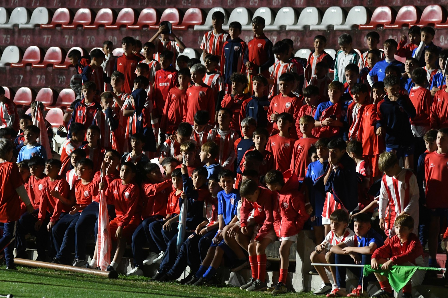 Unión Torneo Internacional de Fútbol Infantil Diego Barisone . Las delegaciones pasaron por el 15 de abril