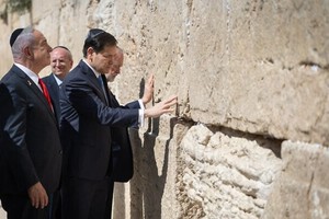 Benjamín Netanyahu y Marco Rubio junto al Muro de las Lamentaciones de Jerusalén.nAriel Schalit/AP/DW