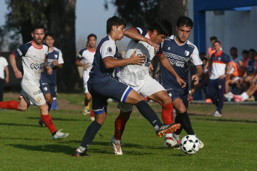 Liga santafesina de futbol clásico colegial La Salle 2 Ateneo 1