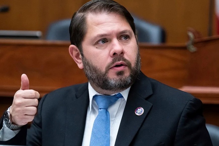 El senador Rubén Gallego.