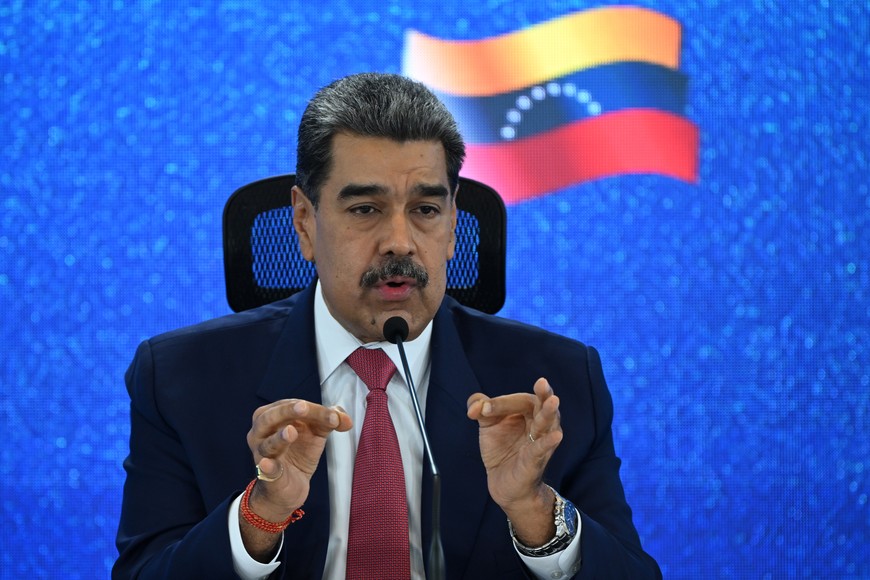 (250915) -- CARACAS, 15 septiembre, 2025 (Xinhua) -- El presidente venezolano, Nicolás Maduro, habla durante una rueda de prensa con medios nacionales e internacionales, en Caracas, Venezuela, el 15 de septiembre de 2025. Maduro dijo el lunes que las comunicaciones con el Gobierno de Estados Unidos se encuentran "deshechas" por ellos, ante la constante agresión. (Xinhua/Str) (ms) (rtg) (ah) (ce)