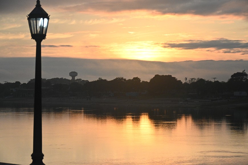 Continúan las altas temperaturas en la capital santafesina. Crédito: Flavio Raina