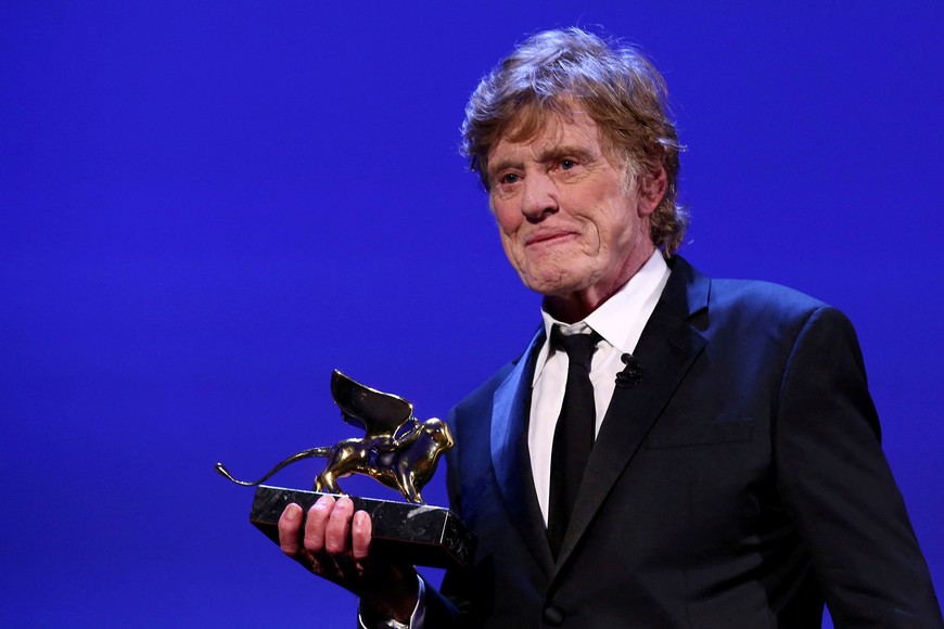 FILE PHOTO: Actor Robert Redford receives a Golden Lion award for lifetime achievement at the 74th Venice Film Festival in Venice, Italy, September 1, 2017. REUTERS/Alessandro Bianchi/File Photo