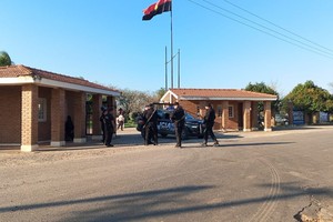 El personal policial debió intervenir en el predio 4 de Junio.