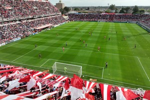 El Tatengue tiene un buen horario y día para recibir al Globo con importante presencia de público. Crédito: Fernando Nicola