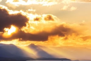 Cambios astronómicos y atmosféricos que afectarían la habitabilidad del planeta.