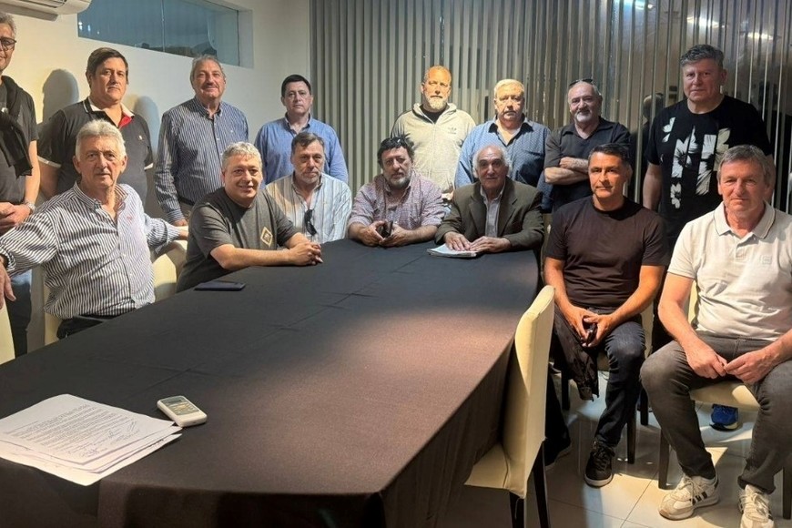 La reunión de los dirigentes de Colón este martes. Foto: Gentileza