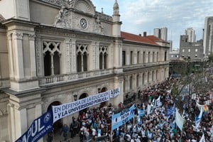 Vista desde el drone de El Litoral de una de las marchas universitarias pidiendo por la lay de financiamiento. Foto: Archivo / Fernando Nicola.