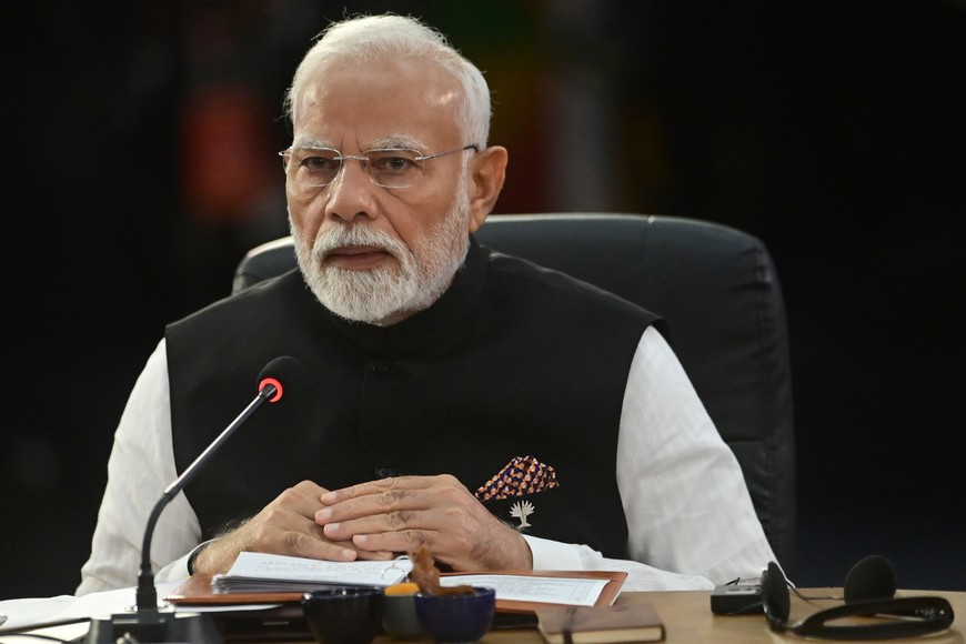 (250706) -- RIO DE JANEIRO, 6 julio, 2025 (Xinhua) -- El primer ministro indio, Narendra Modi, asiste a la apertura de la XVII Cumbre de BRICS en el Museo de Arte Moderno, en Río de Janeiro, Brasil, el 6 de julio de 2025. La XVII Cumbre de BRICS comenzó el domingo en la ciudad brasileña de Río de Janeiro con la participación de jefes de Estado y de Gobierno de los países miembros del grupo, así como representantes de naciones asociadas e invitados. (Xinhua/Lucio Tavora) (lt) (rtg) (ah)