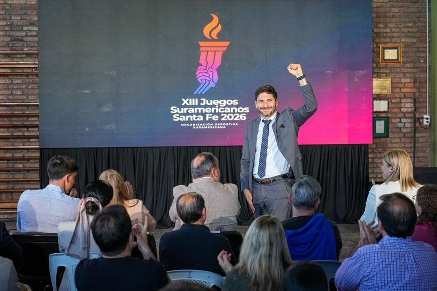 Pullaro durante la apertura de sobres para la obra en bulevar Raúl Tacca.