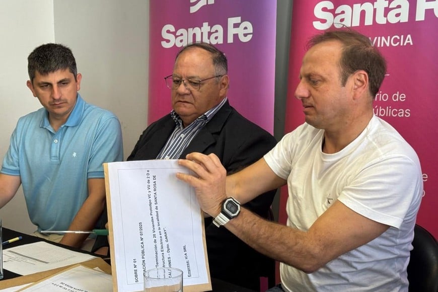 “Existe un fuerte compromiso del gobernador Pullaro y del ministro Enrico para finalizar obras inconclusas o que vienen con un grado de dificultad", señaló Crivelli.