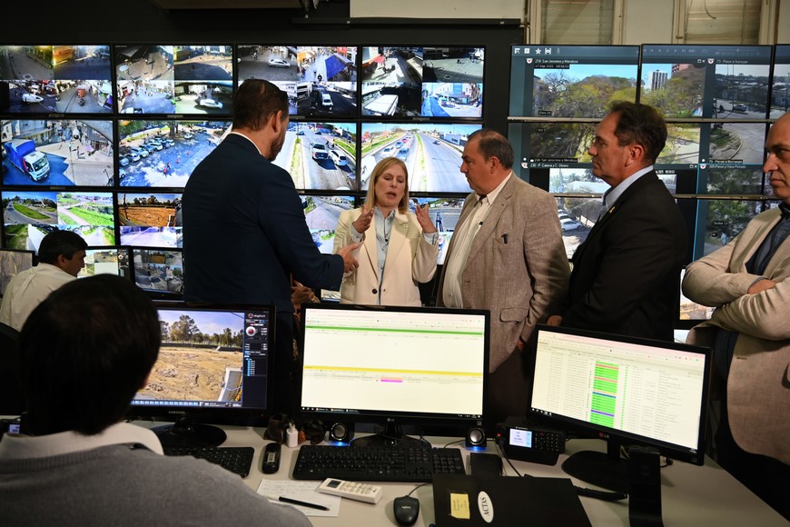 Gisela Scaglia visitó el Centro de Monitoreo junto al intendente Poletti.