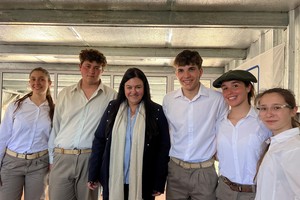 “Este colegio es el más importante de Latinoamérica, con alumnos de nivel inicial hasta secundario. De aquí saldrán los nuevos protagonistas que van a manejar el campo argentino, para que sigamos siendo el granero del mundo como hemos sido y seguiremos siendo”.