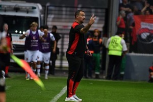 Con esta derrota y eliminación de la única competencia que los hinchas miraban con cierta ilusión, a Newell’s se le vinieron todos los problemas encima.