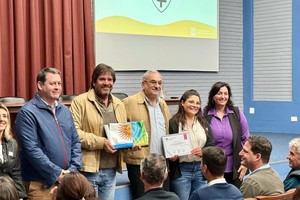 Calvo expresó: “Este tipo de iniciativas son fundamentales para acercar a nuestros jóvenes al conocimiento científico y a la realidad productiva agropecuaria de nuestra región"