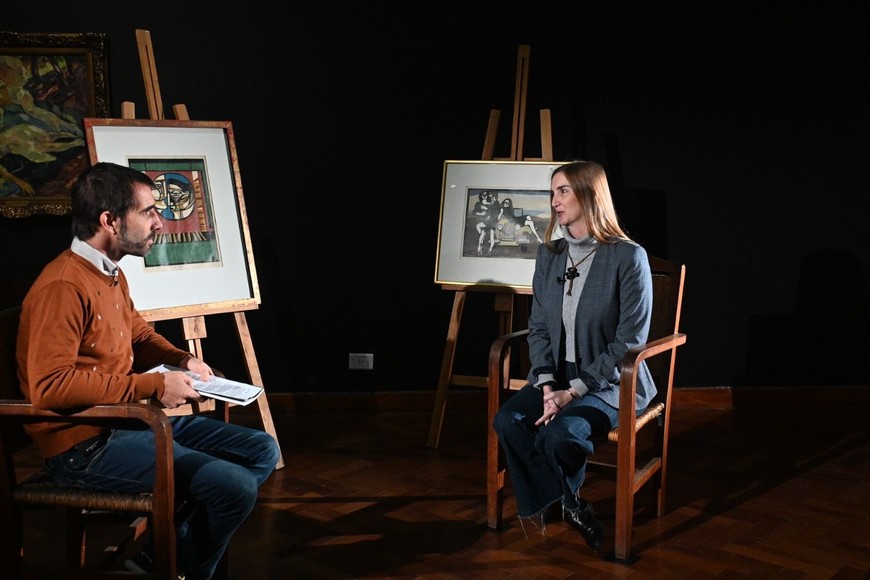 Lucia Stubrin, aporta su conocimiento sobre Rosa Renk artista santafesina. Foto: Flavio Raina