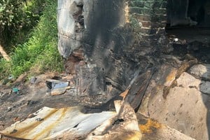 La casilla precaria del Parque del Sur donde se originó el incendio.