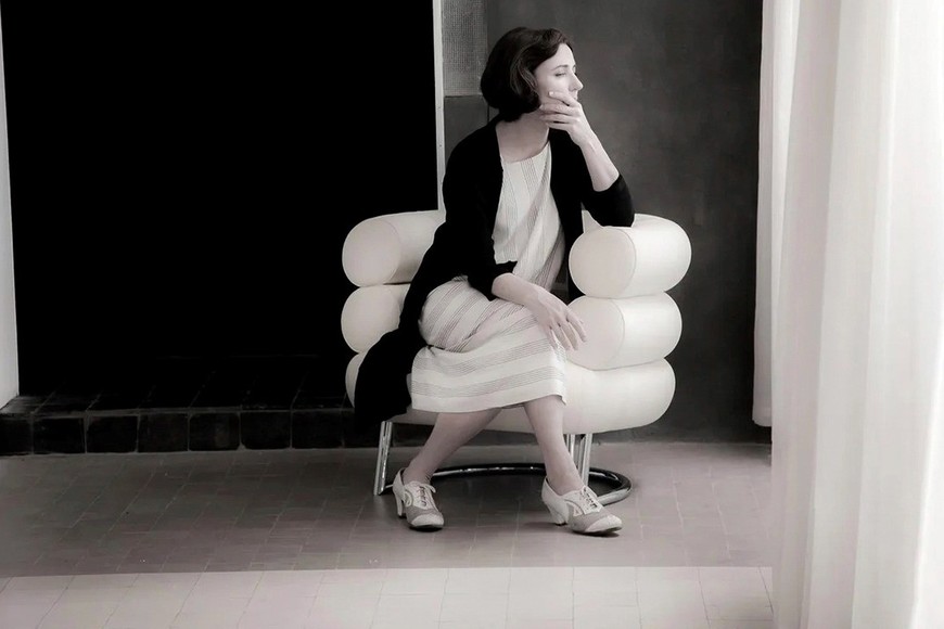 Eileen Gray en su sillón Bibendum. Arquitecta de renombre, fue gran artista de la laca y notable diseñadora de muebles.  Gentileza