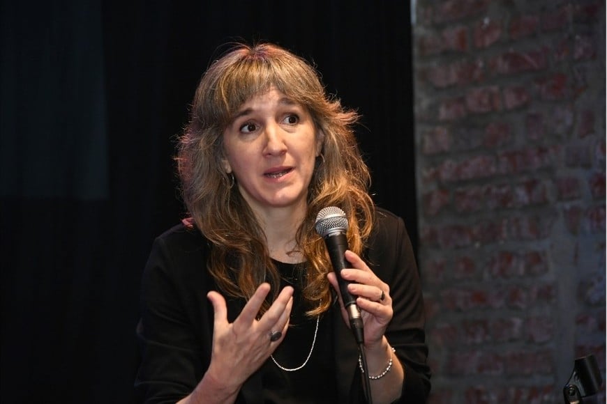 "La alta inflación y los picos hiperinflacionarios del '89 y el '90 producen un gran desborde de lo que llamamos la popularización del dólar en la sociedad argentina". Créditos: Manuel Fabatía