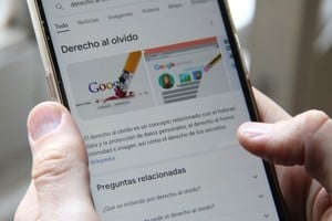 El derecho al olvido se aplica en España, pero no tiene sanción legal en Argentina.  El conflicto se presenta entre el derecho a la protección de datos personales y el derecho a la información, ambos con protección constitucional.