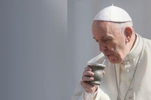 Gráfica promocional del documental “El cura del fin del mundo”, de Esteban Cadoche